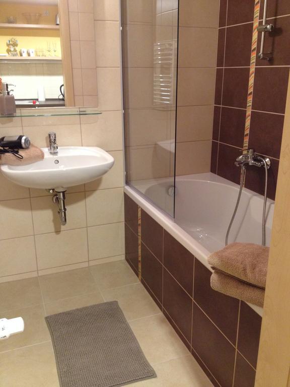 Lake And Spa Apartman Velence Eksteriør billede